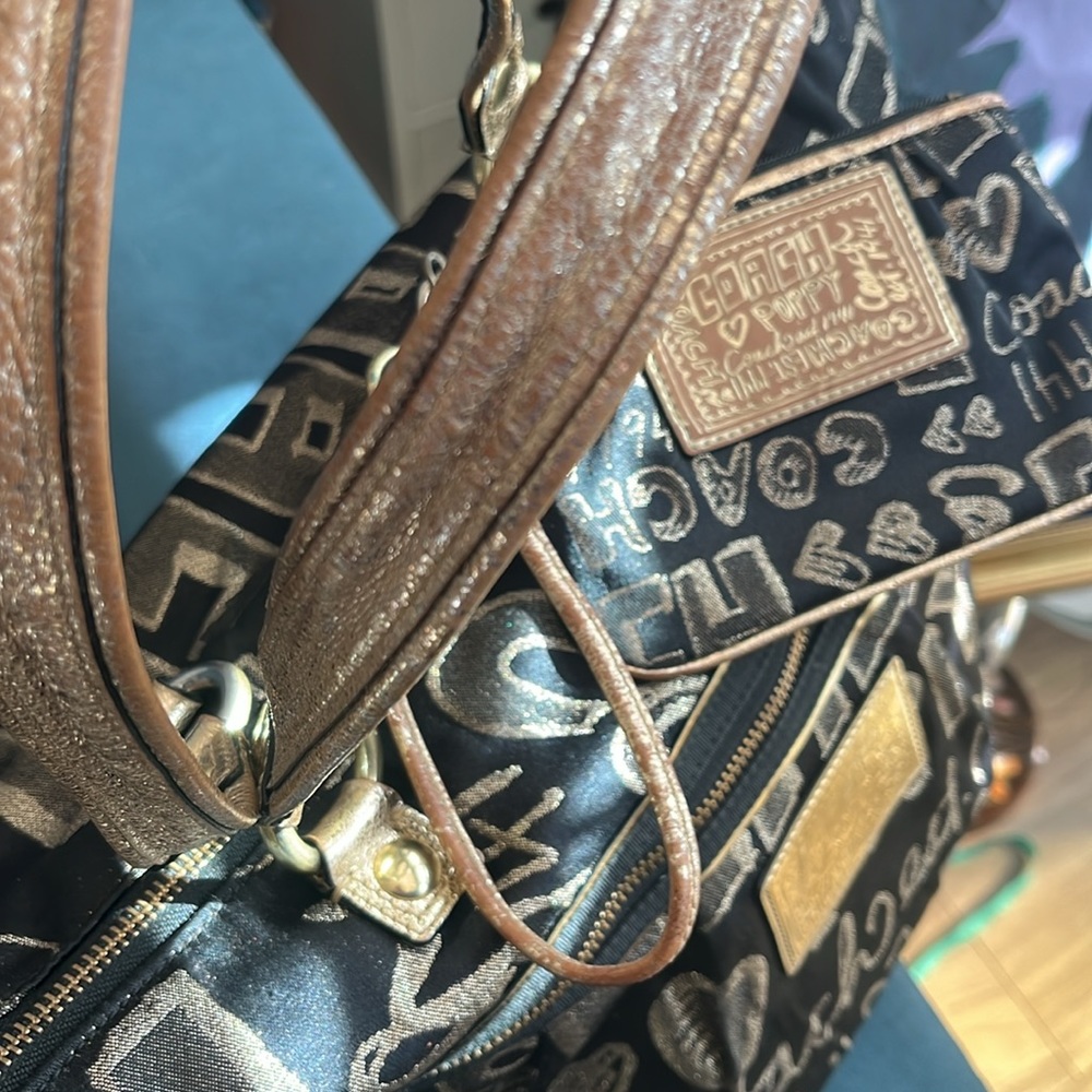 Lost in the 🔥 Coach Poppy Duo Black Story Block Tote and Wristlet - Picture 2 of 13